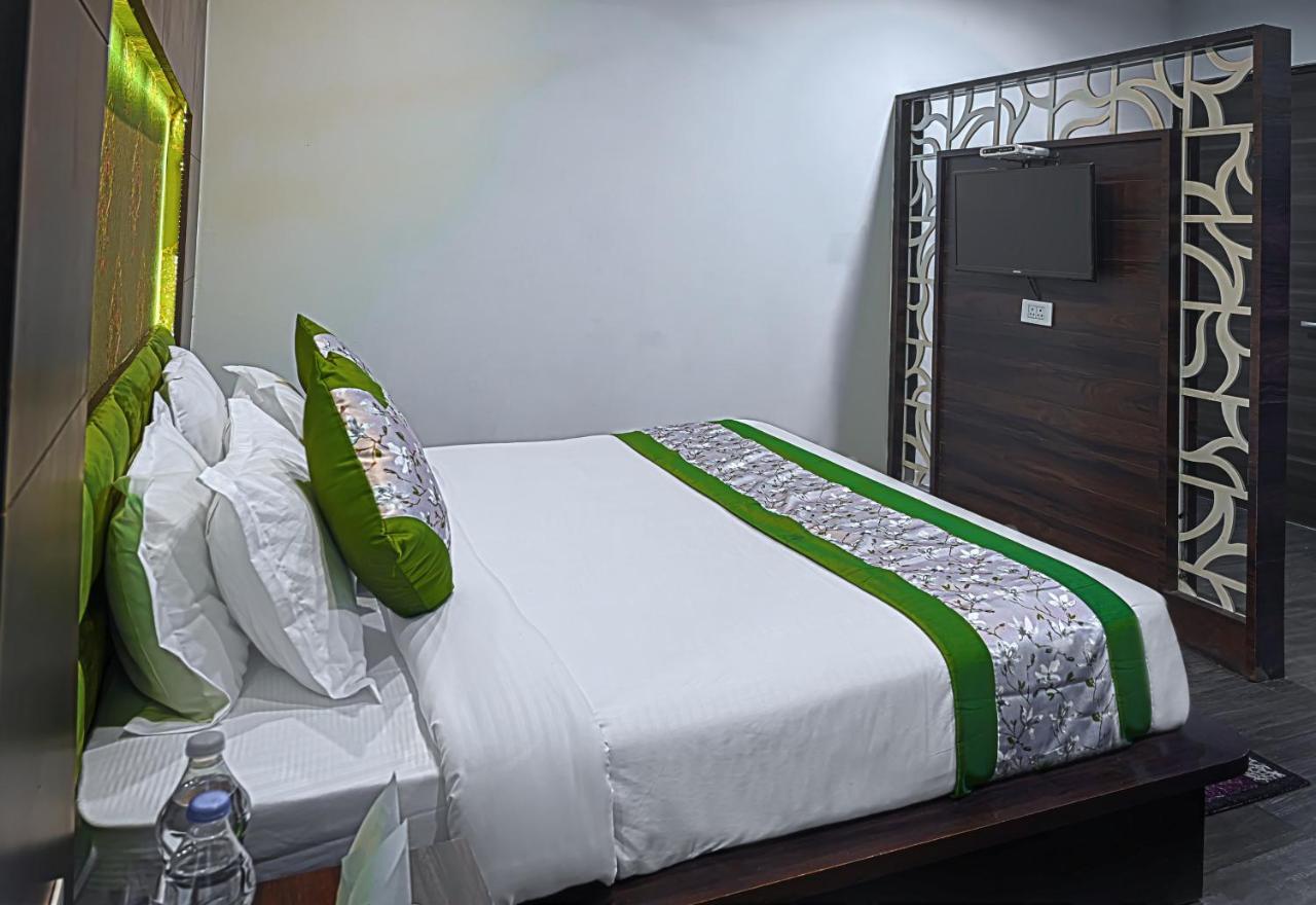 Hotel Royals Grand Galaxy Amritsar Exteriör bild
