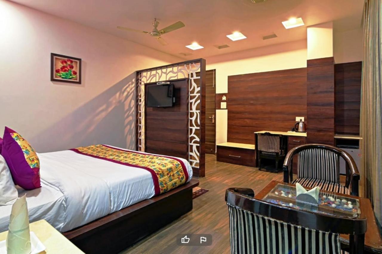 Hotel Royals Grand Galaxy Amritsar Exteriör bild