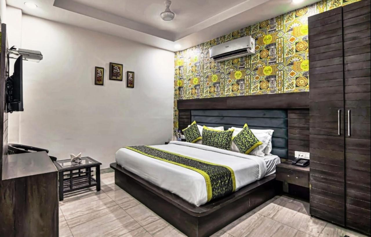Hotel Royals Grand Galaxy Amritsar Exteriör bild